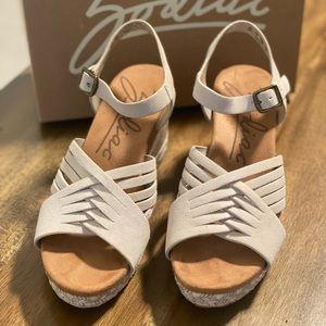 Zodiac, Paola color: birch size 8M